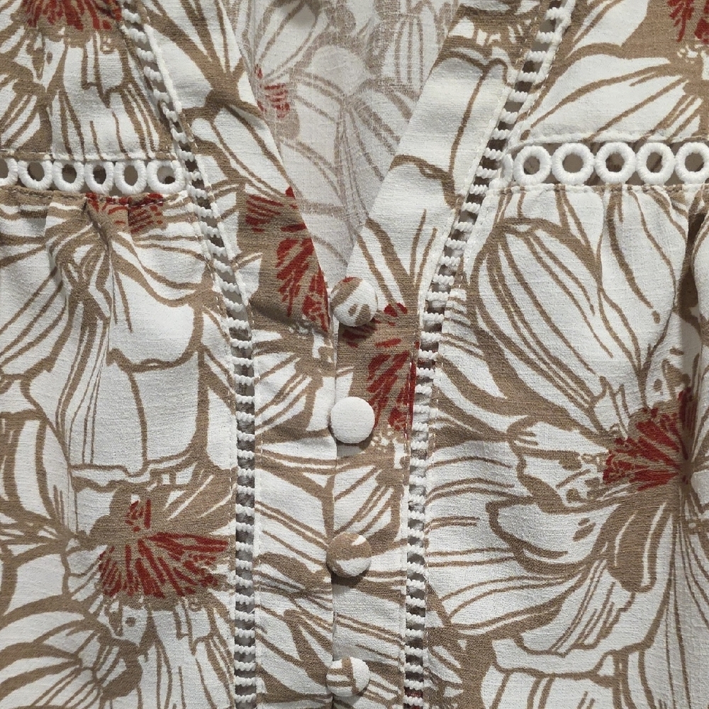 Como Black, Floral Flutter Sleeve Top - Picture 9 of 15